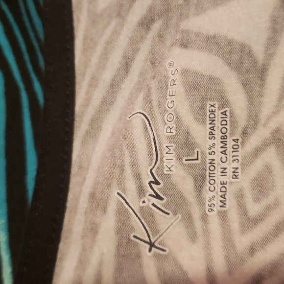 Kim Roger's Lady's ScoopNeck Shortsleeved Tee In Aztec Motif - Picture 6 of 7